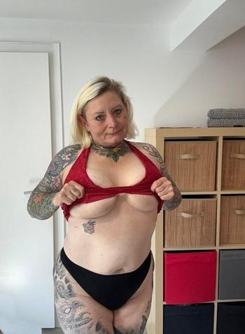 Pearl, 50  female escort, Eastern Connecticut